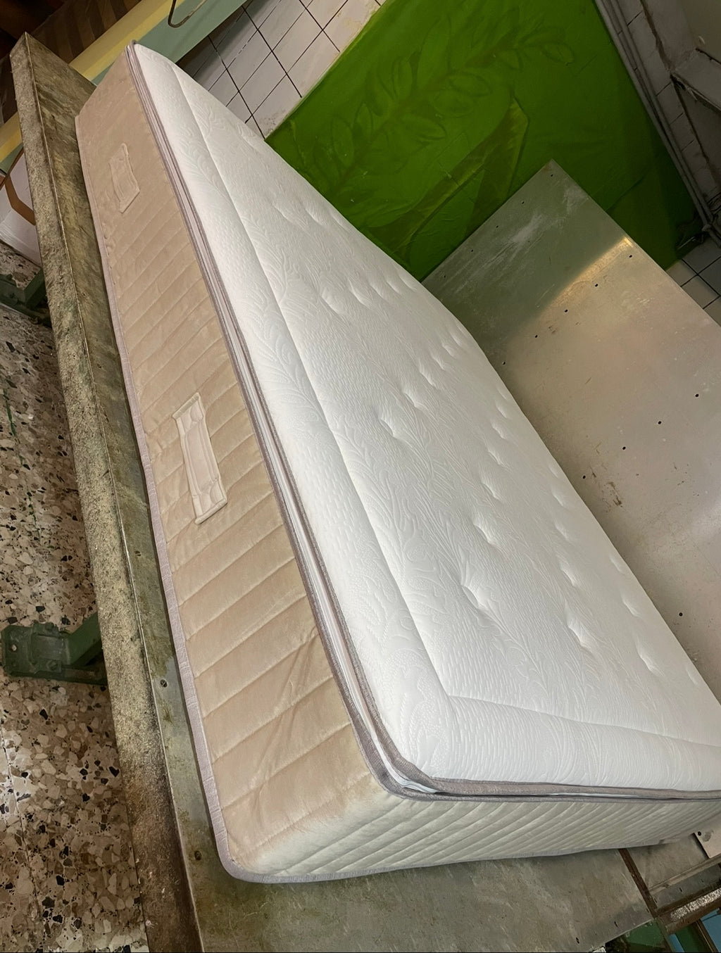 Materasso "NYC" Ibrido Sfoderabile in Tessuto stretch con topperino – Tecnologia Memory, Water Foam e Molle Insacchettate